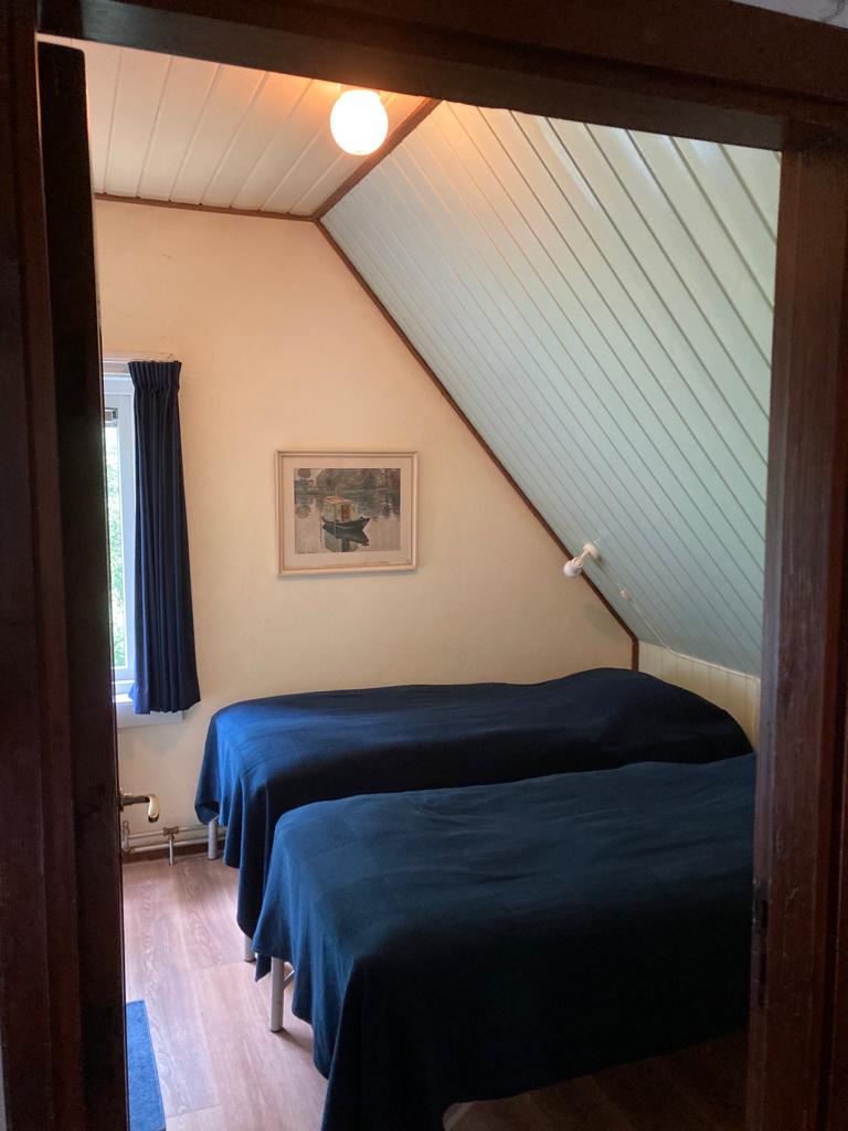 Slaapkamer met twee bedden